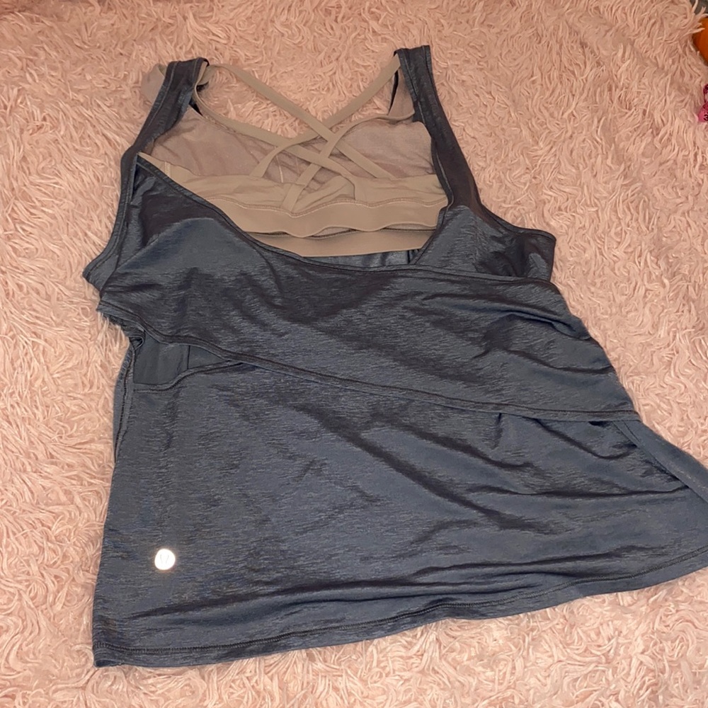 Lululemon sports tip with built in bra